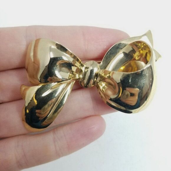 Vintage Bow Shape Brooch, Gold Tone Polished Lapel Pin, Ribbon Present Lapel Pin - Picture 1 of 6